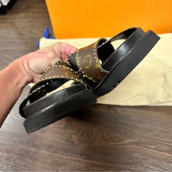 LOUIS VUITTON PASEO FLAT COMFORT SANDLE MONOGRAM AND BACK GOLD STUDS & BUCKLE - Picture 8 of 8